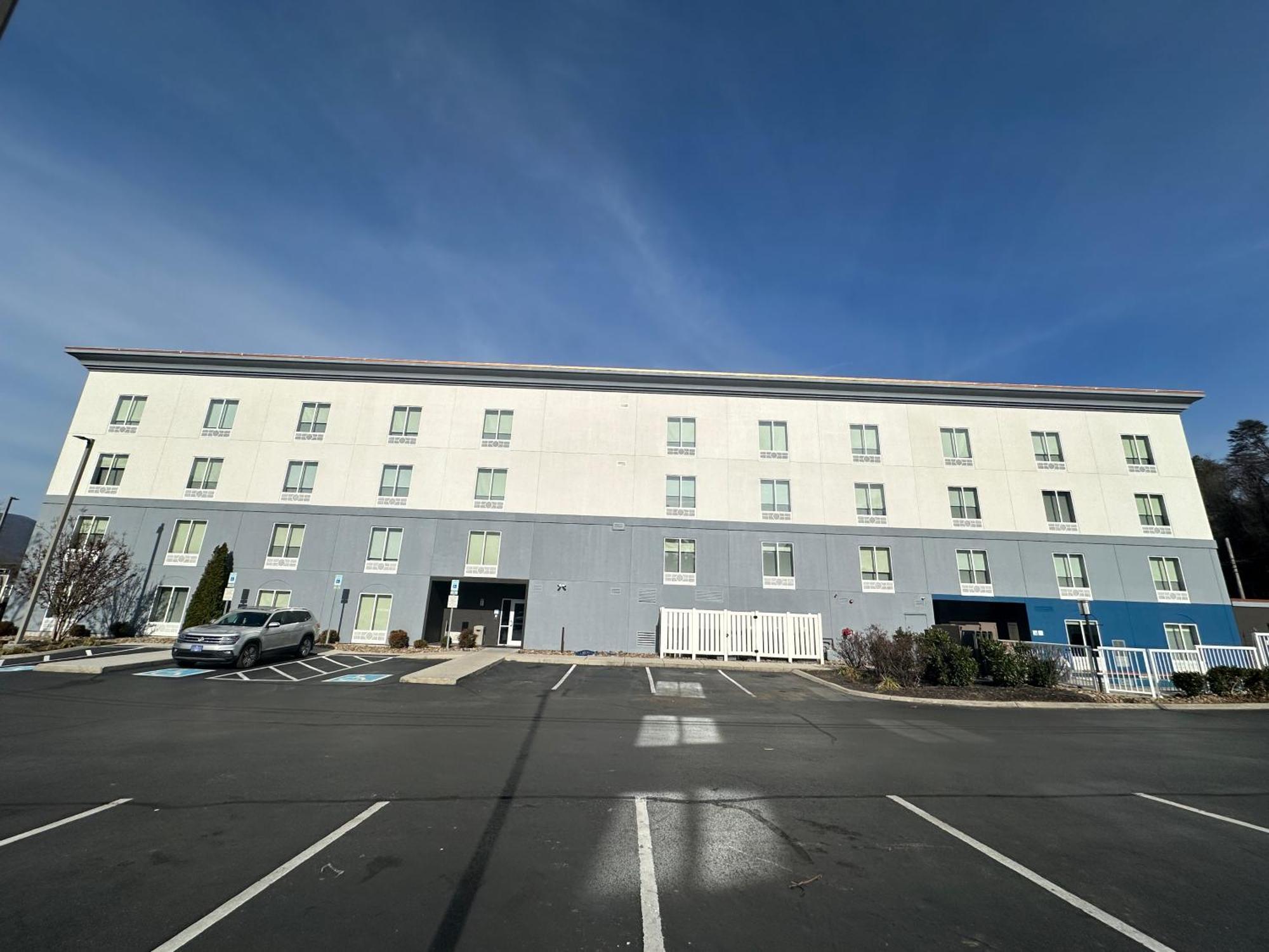 Holiday Inn Express & Suites Caryville By Ihg Exterior foto